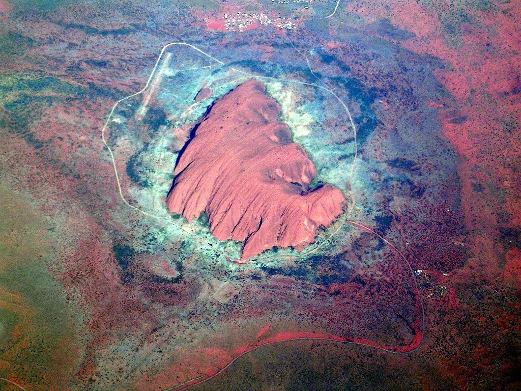 1024px-Uluru1_2003-11-21